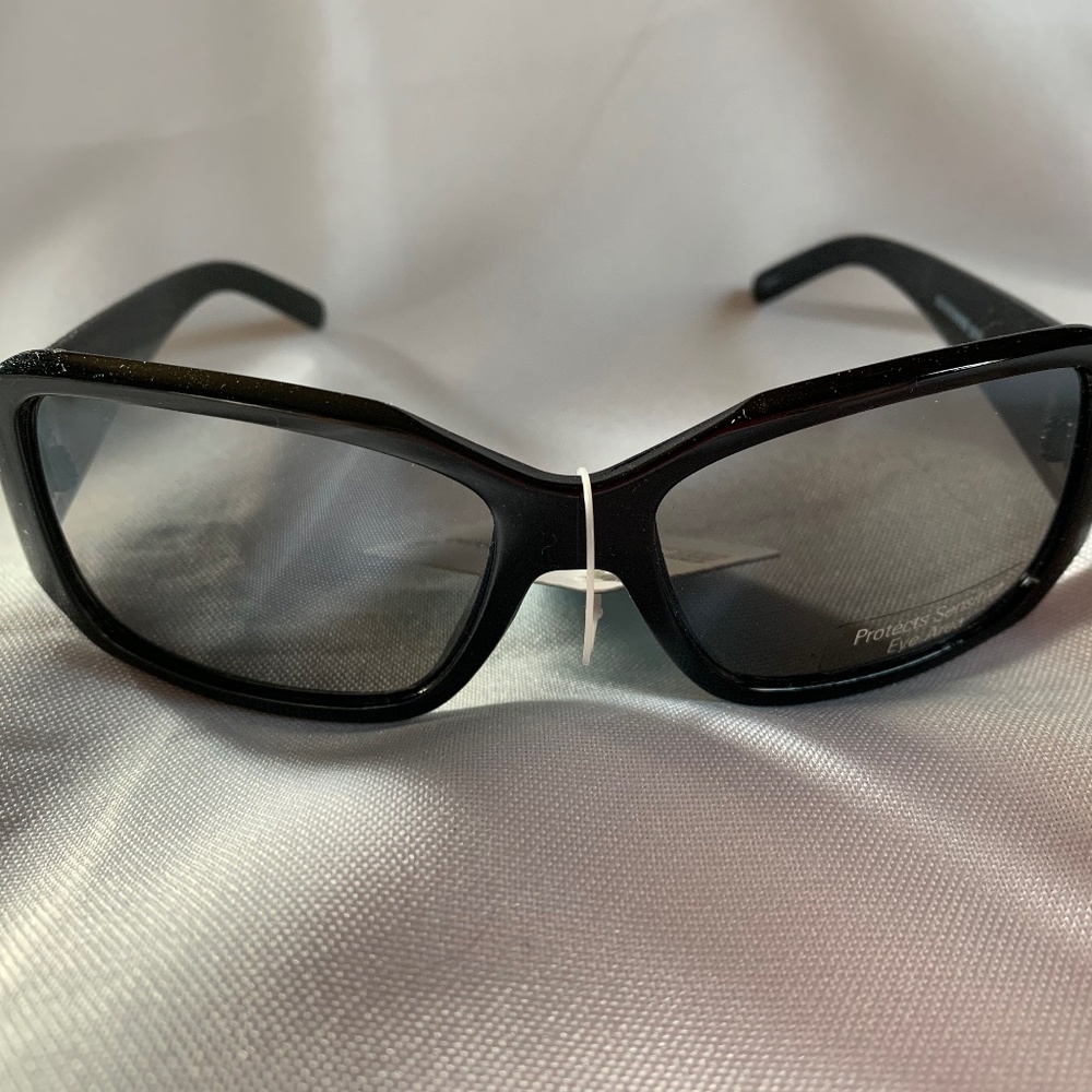 NWT. Style Science Black Sunglasses!
